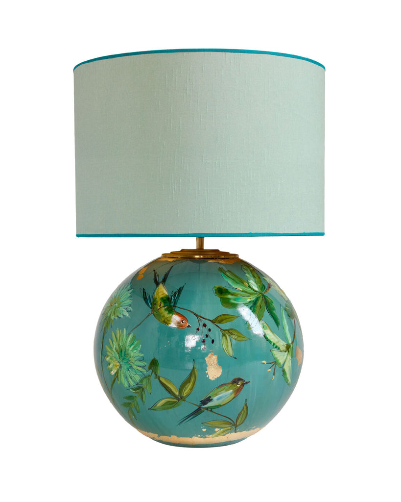 Donker groene lamp van Doortje Ijpelaar van glas met vogels en bloemen