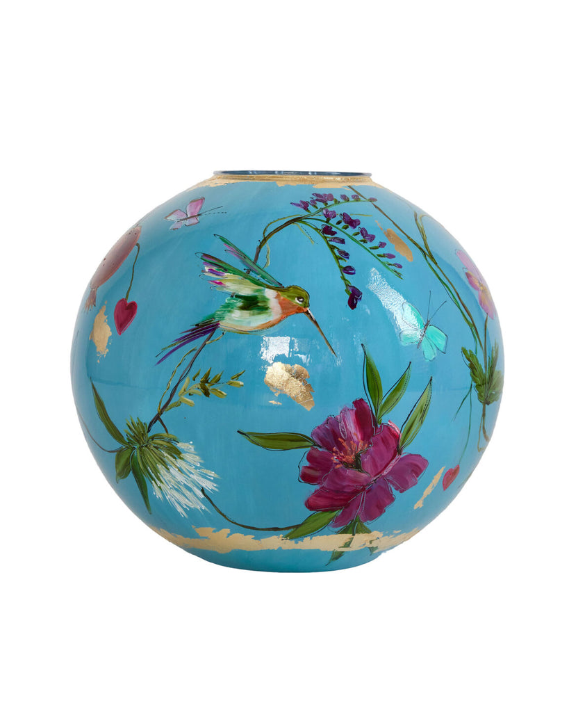 Blauwe ronde vaas van Doortje Ijpelaar met vogeltjes en kleurrijke bloemen