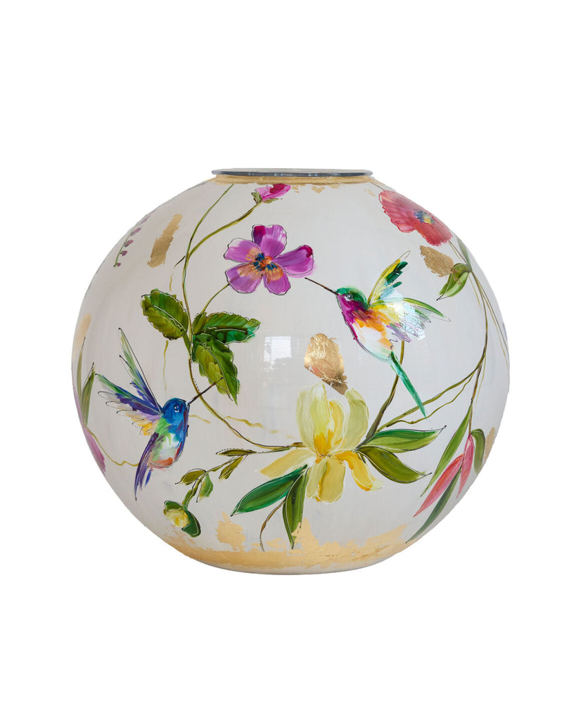 Witte vaas van glas met gouden detail met vogeltjes en kleurrijke bloemen van Doortje Ijpelaar